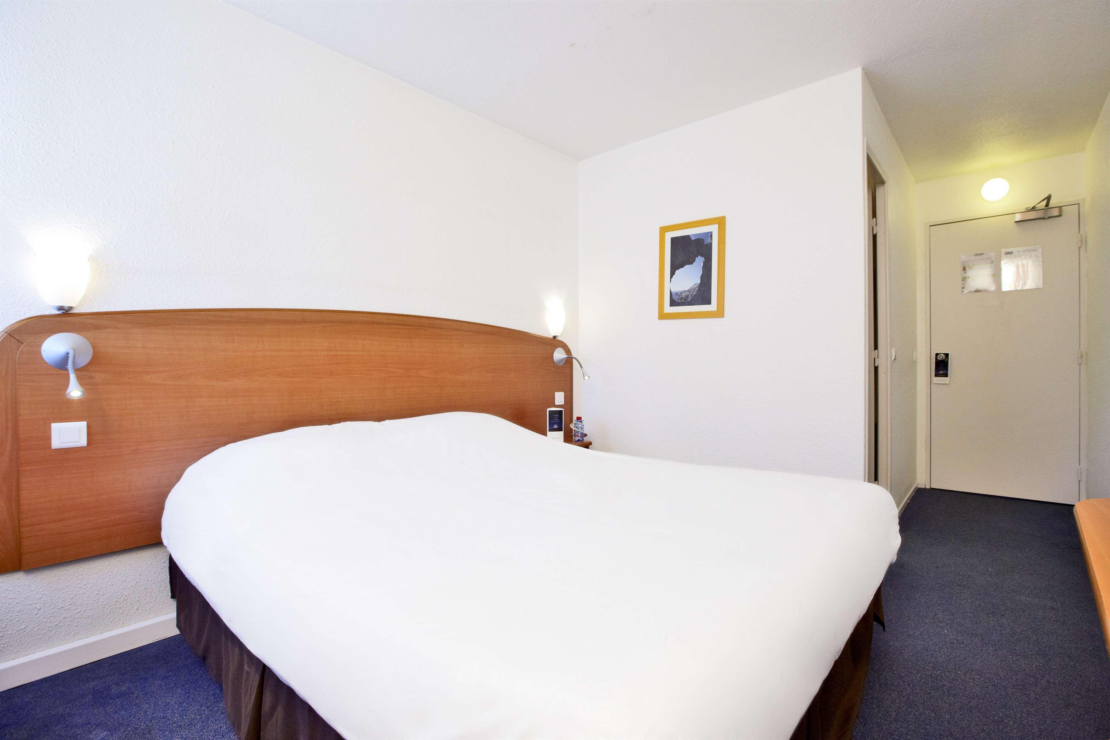 Kyriad Toulon Est Hyeres La Garde La Garde  Exterior photo